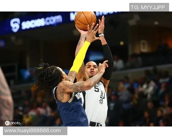 马刺与灰熊激战第四节最后23秒悬念迭起精彩瞬间回顾