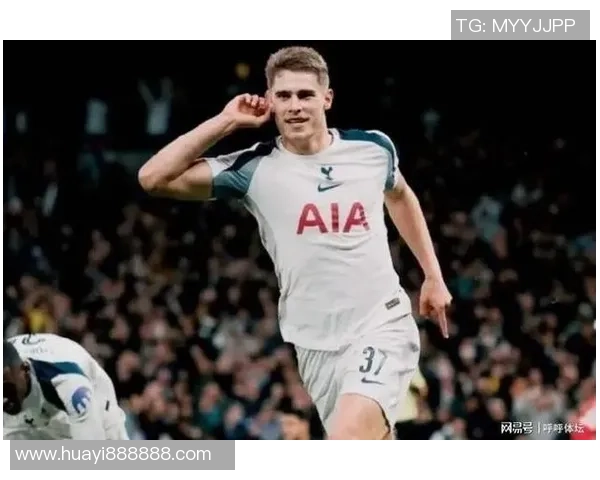 TA：范德芬的速度和力气令人难以置信；西蒙斯体现可谓完美